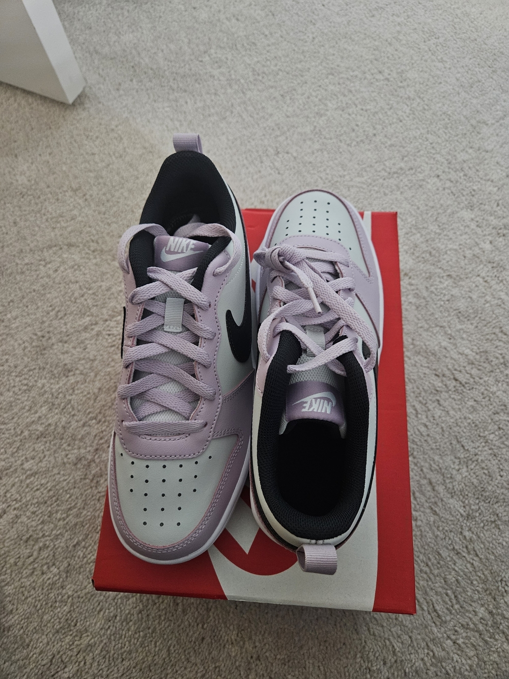 Nike Women’s Low-Top Sneakers in Light Purple and Black Sze 6.5y Or 7.5w